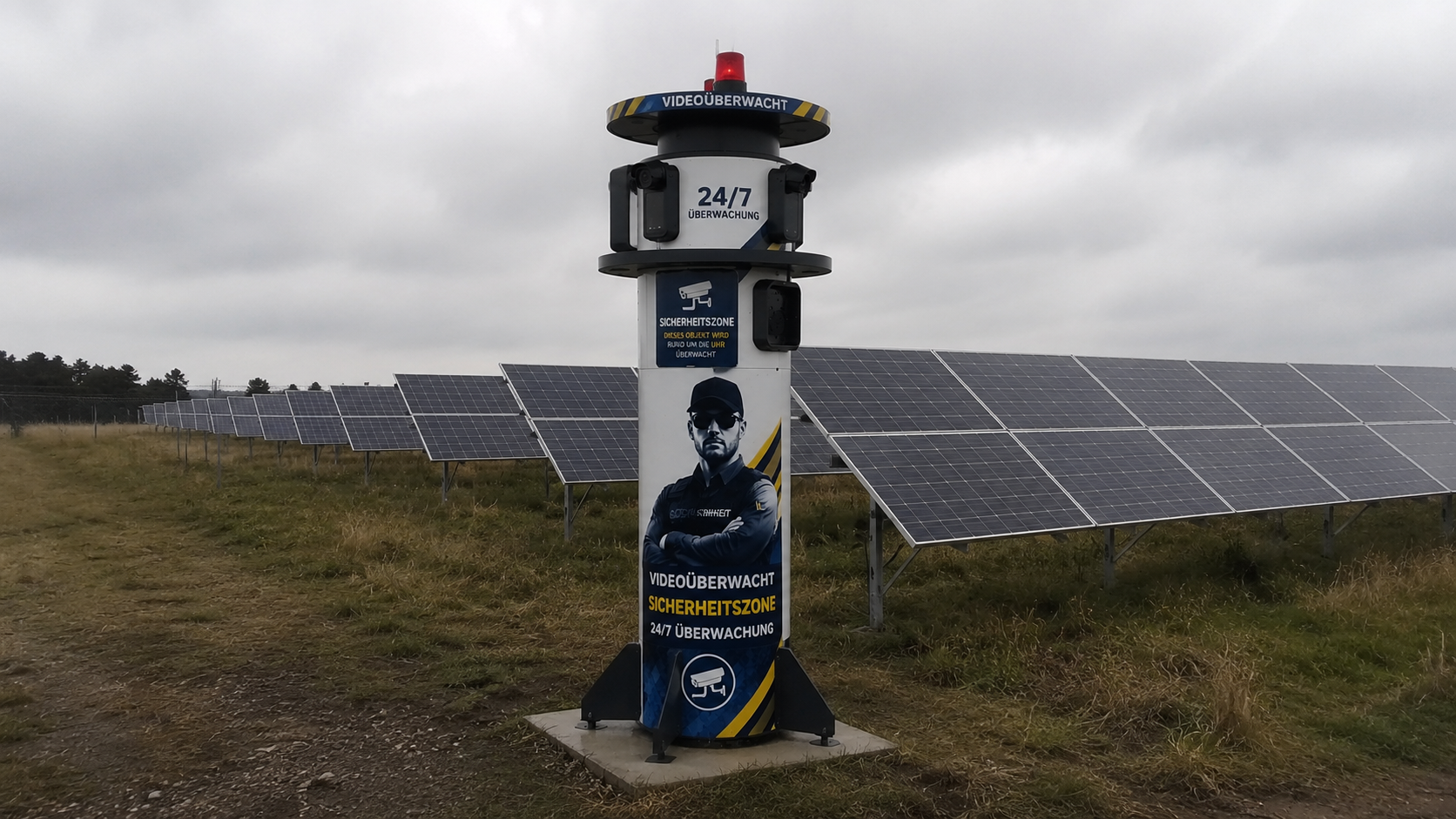 ORBITAS Tower in einem Solarpark